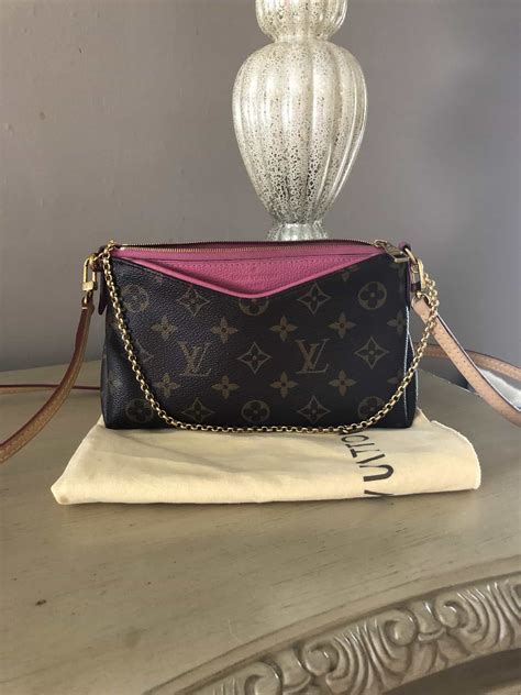 louis vuitton clutch pink